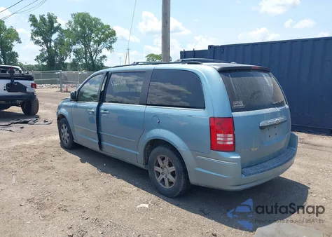 2008 Chrysler Town & Country Touring z USA, uszkodzony, nr VIN 2A8HR54PX8R128527
